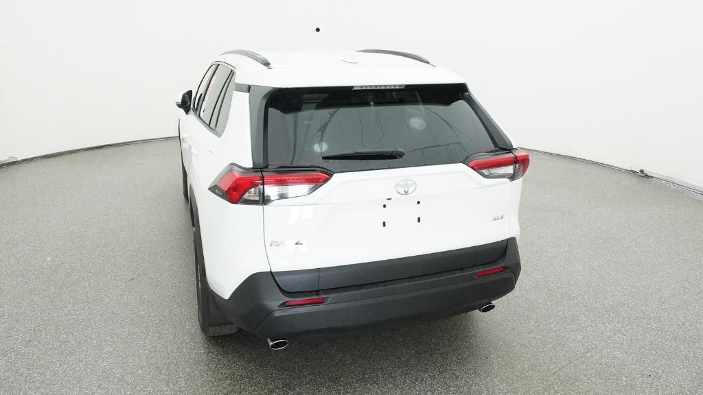 2025 Toyota RAV4 XLE photo 4