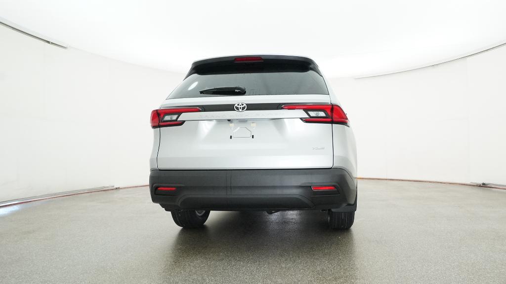 2026 Toyota Grand Highlander XLE photo 3