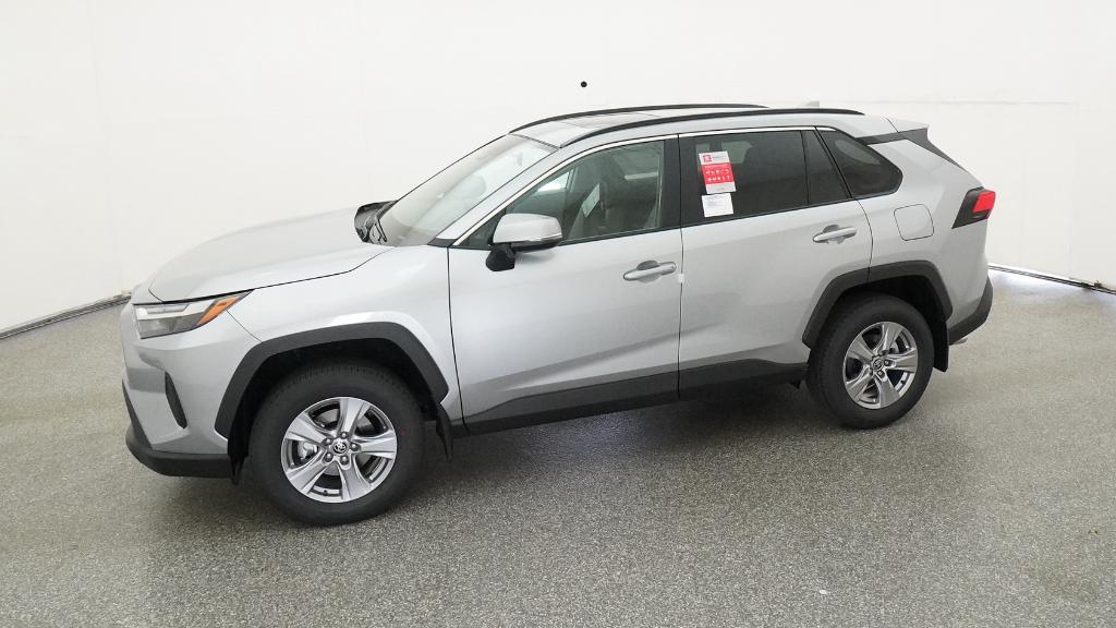 2025 Toyota RAV4 XLE photo 4
