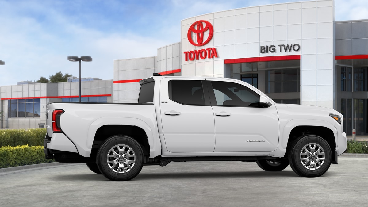 2026 Toyota Tacoma SR5 - Photo 12