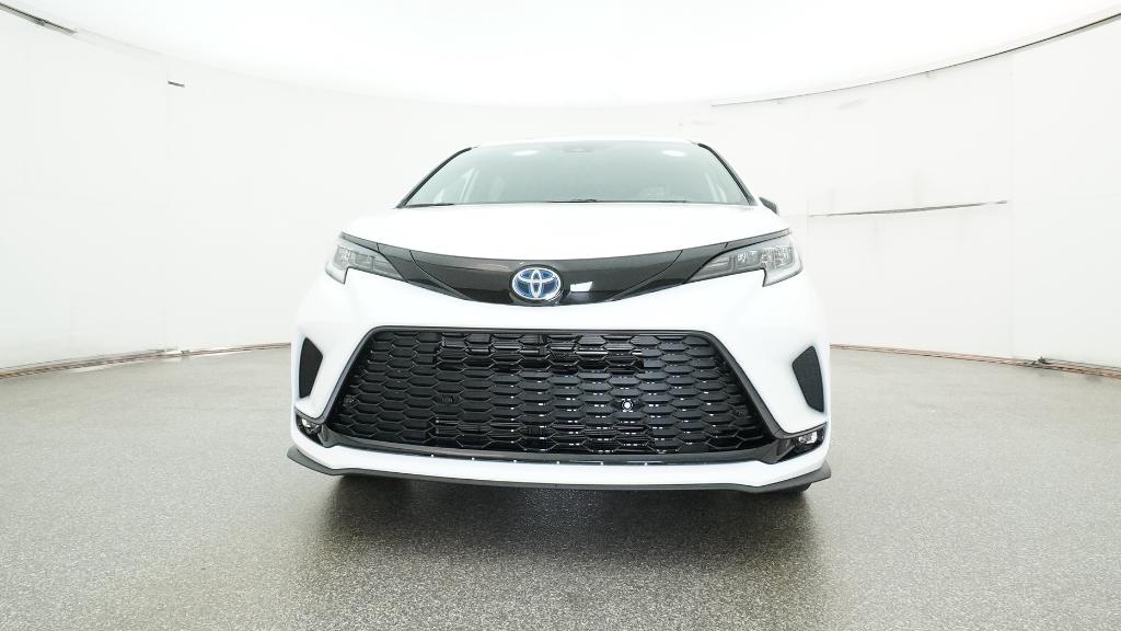 New 2025 Toyota Sienna XSE 7 PASSENGER