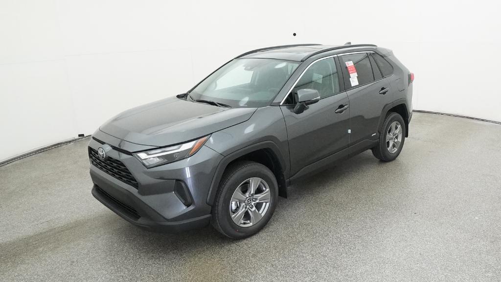 2025 Toyota RAV4 XLE's photo