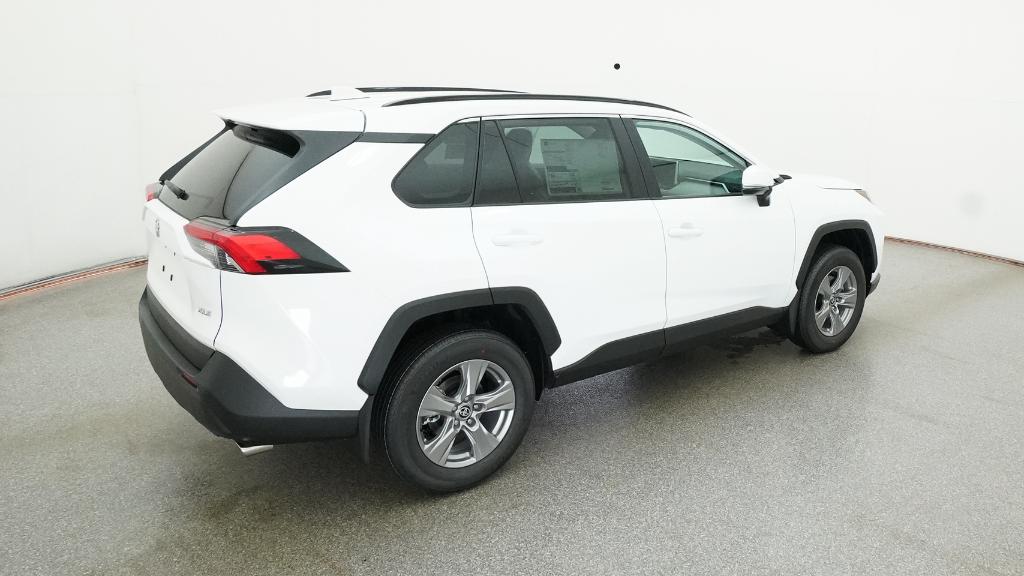 2025 Toyota RAV4 XLE photo 4