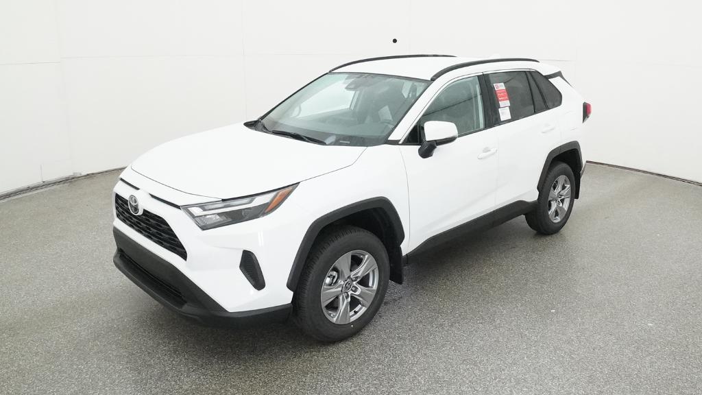 2025 Toyota RAV4 XLE photo 2