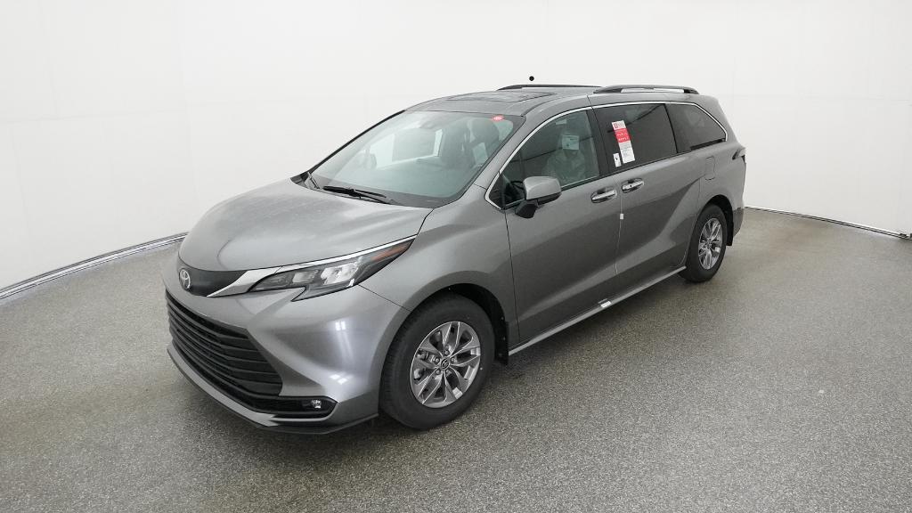 2026 Toyota Sienna XLE's photo