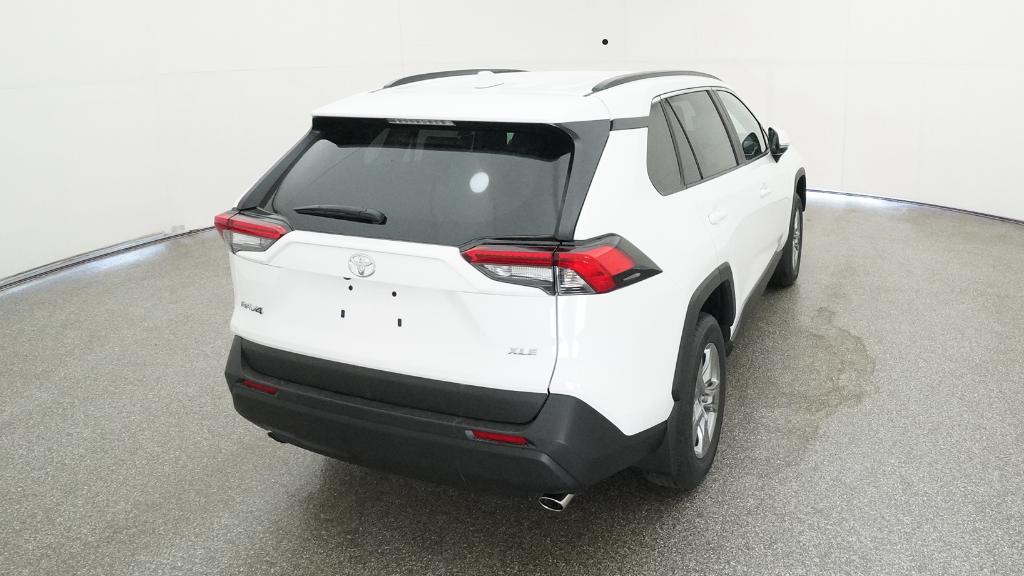 2025 Toyota RAV4 XLE photo 2