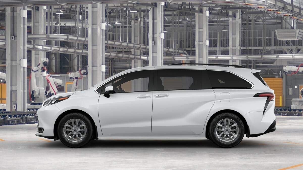 2025 Toyota Sienna XLE photo 2