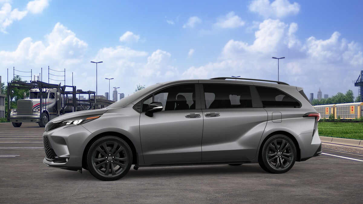 2026 Toyota Sienna XSE photo 3