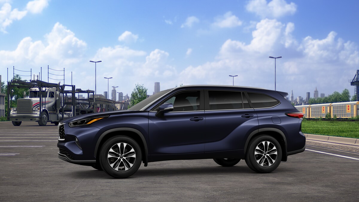 2025 Toyota Highlander XLE photo 3
