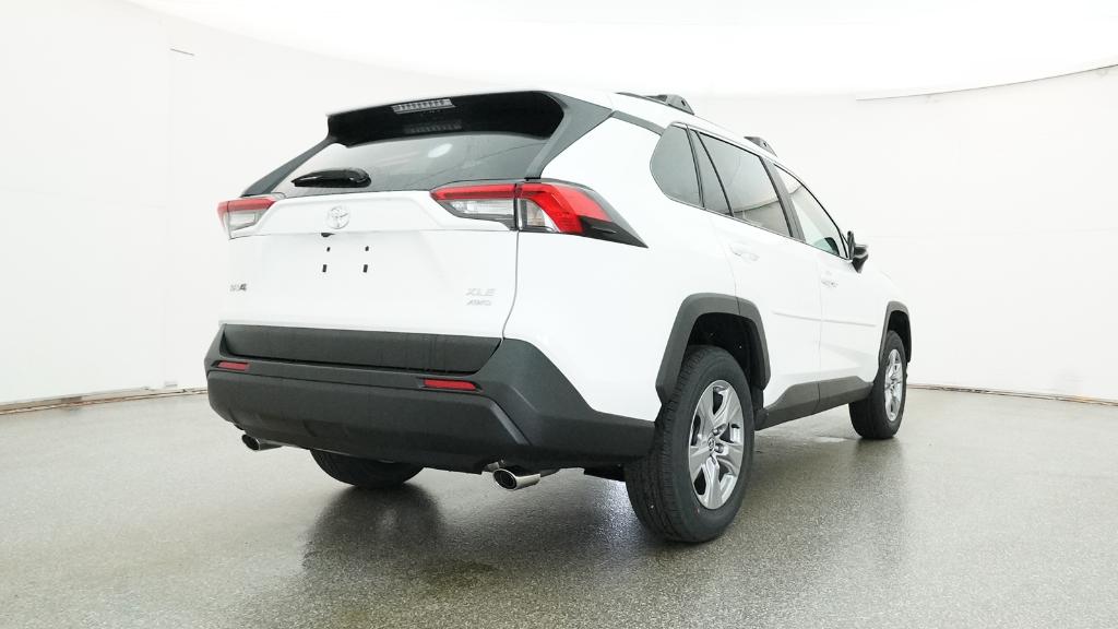 2025 Toyota RAV4 XLE photo 4