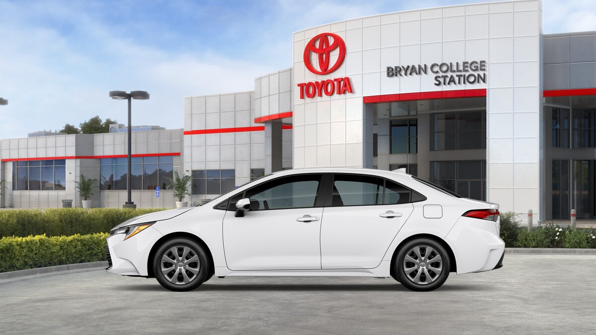 2026 Toyota Corolla LE photo 3