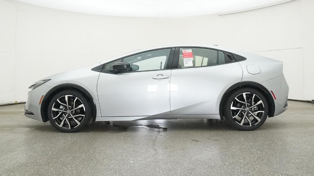 2026 Toyota Prius Plug-in Hybrid XSE Premium - Photo 7