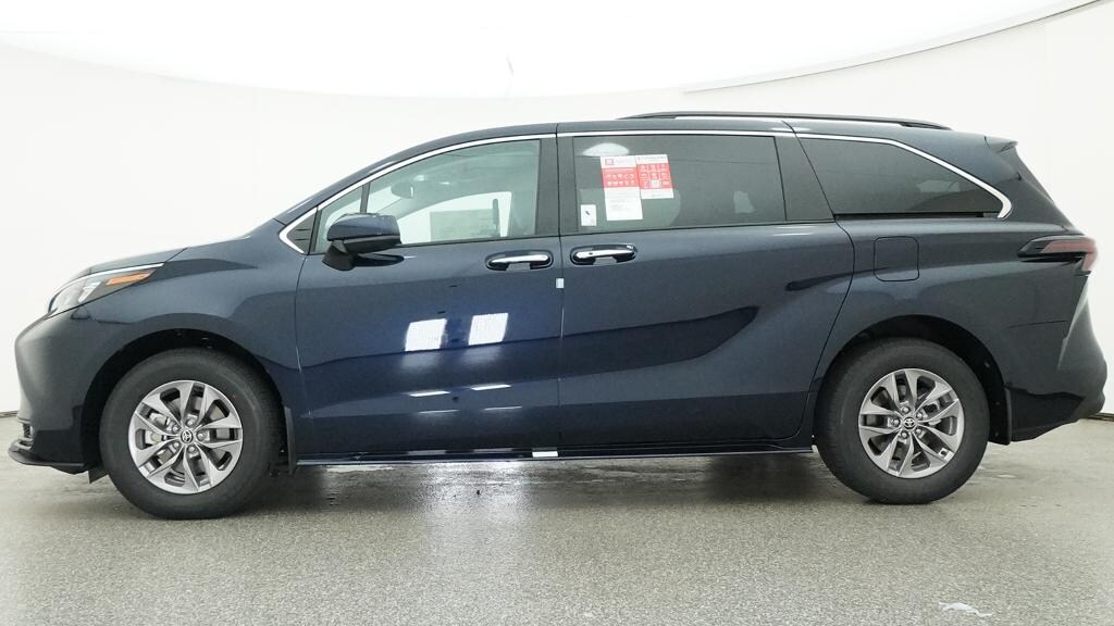 New 2026 Toyota Sienna XLE 8 PASSENGER
