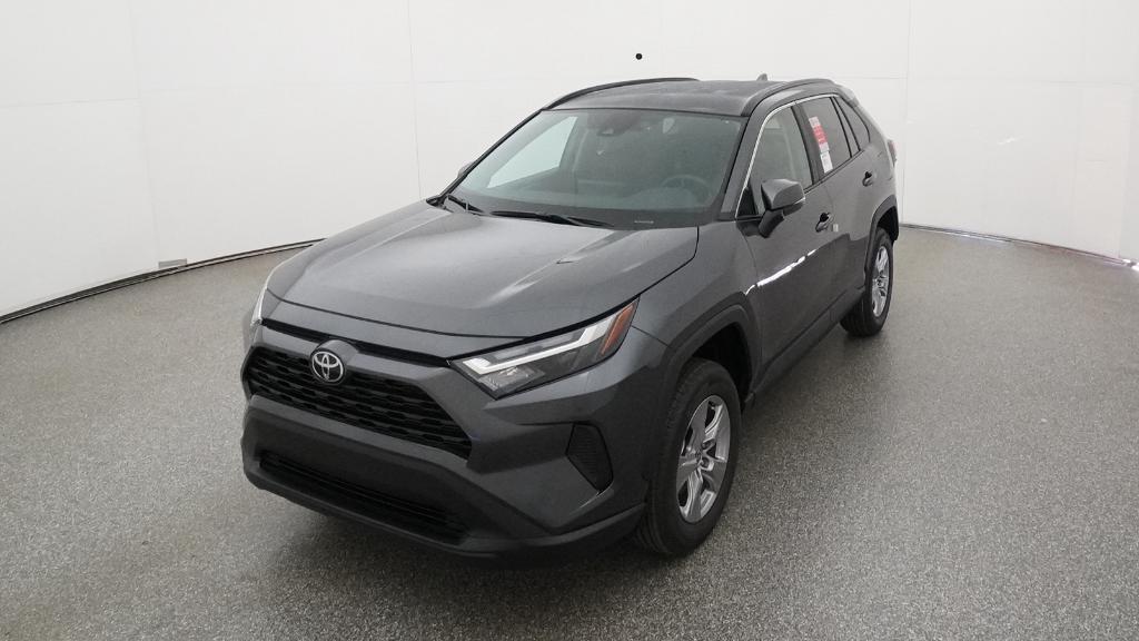 2025 Toyota RAV4 XLE photo 3