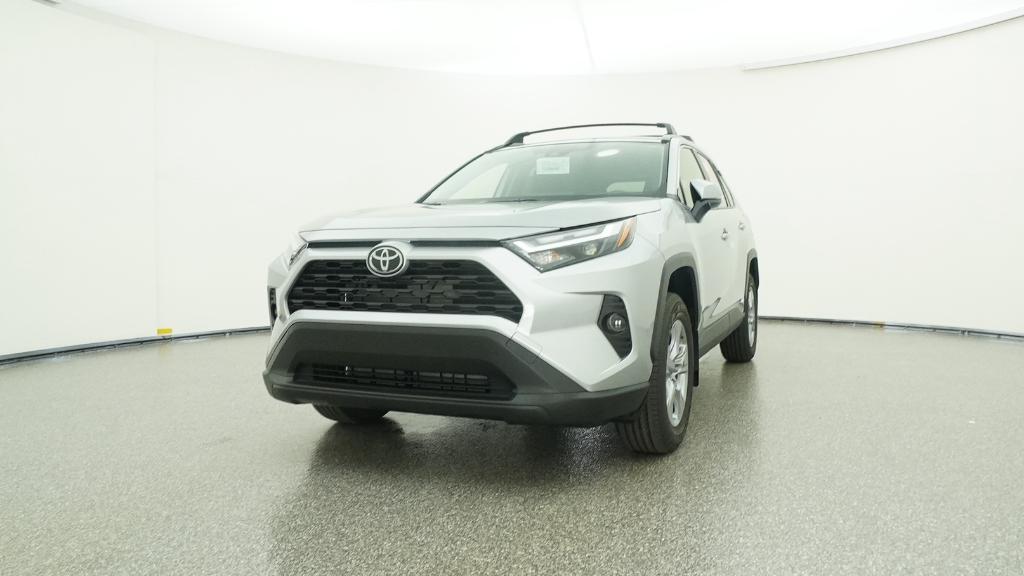 2025 Toyota RAV4 Hybrid XLE photo 2