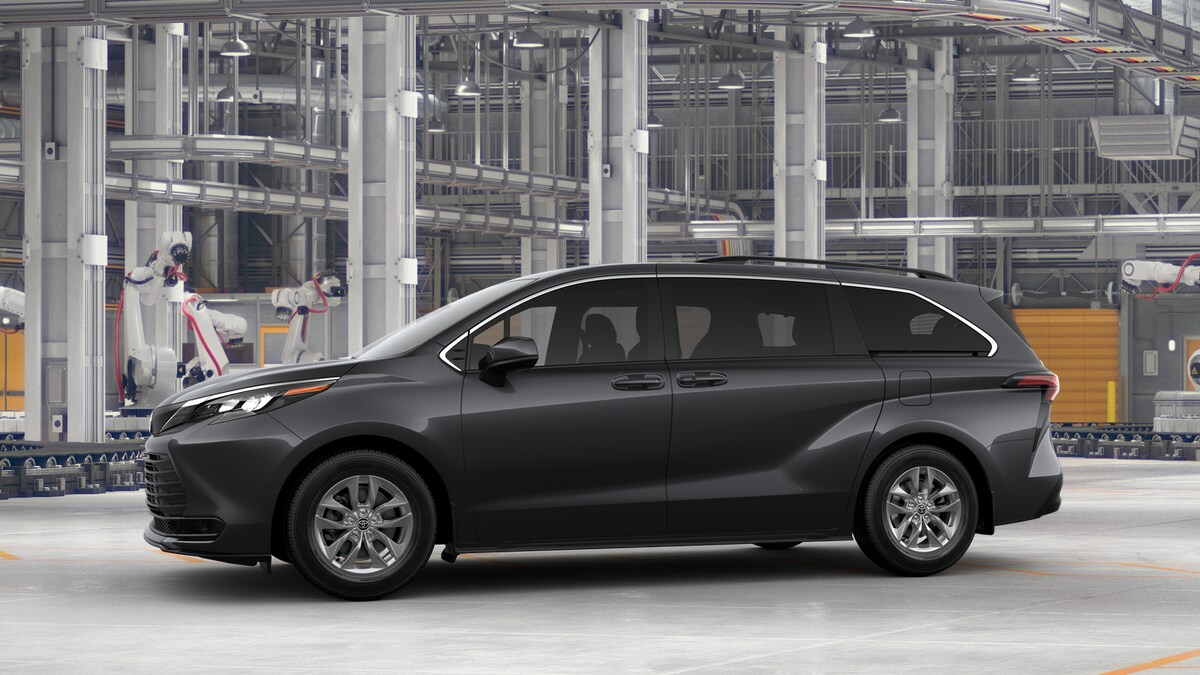 2025 Toyota Sienna LE photo 3