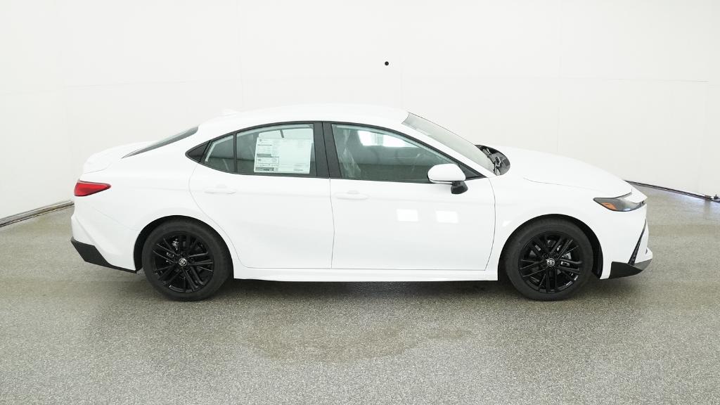 2026 Toyota Camry SE photo 4