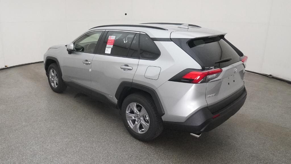 2025 Toyota RAV4 Hybrid XLE photo 2