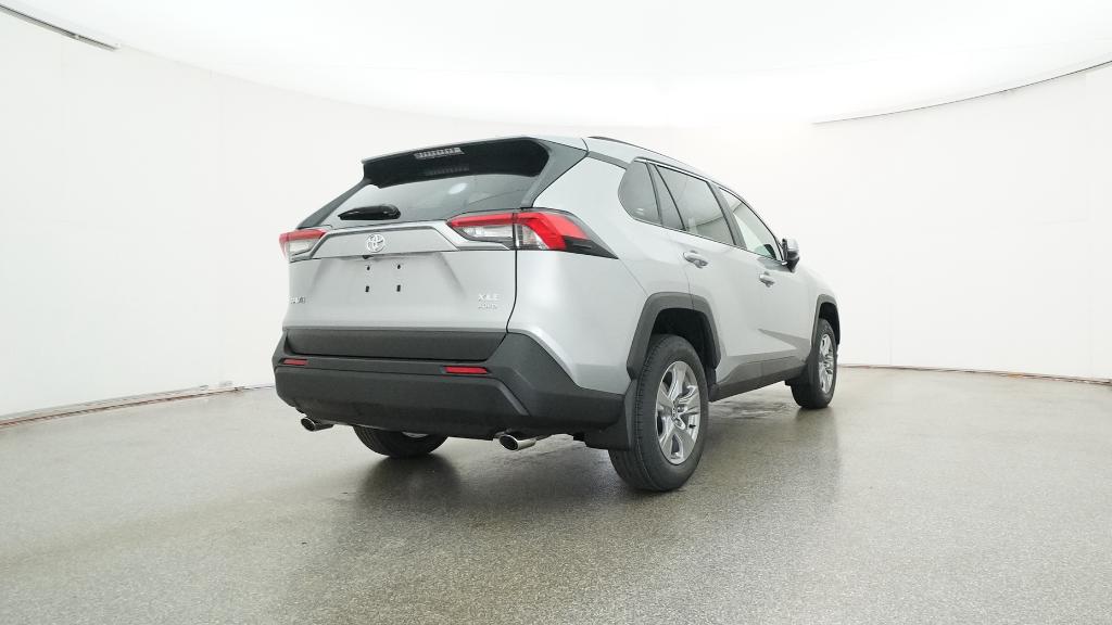 2025 Toyota RAV4 XLE photo 3