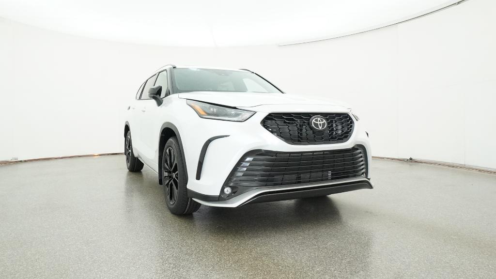 2026 Toyota Highlander XSE photo 2