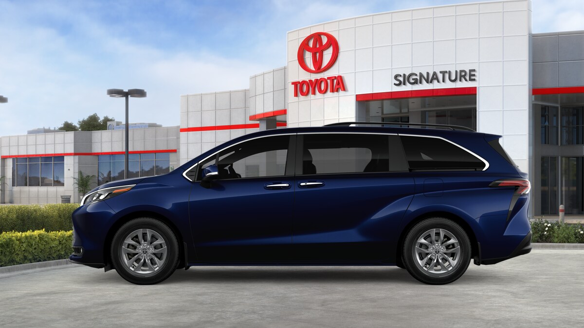 2026 Toyota Sienna XLE photo 4