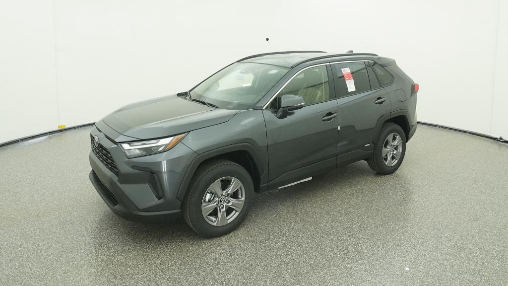 2025 Toyota RAV4 XLE's photo