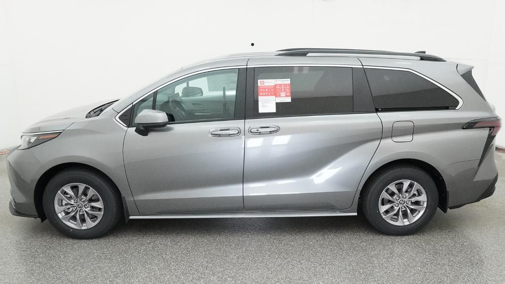 New 2026 Toyota Sienna LE 8 PASSENGER