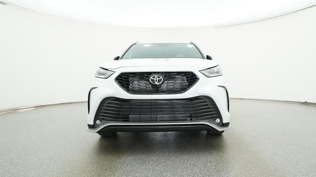2026 Toyota Highlander XSE photo 3