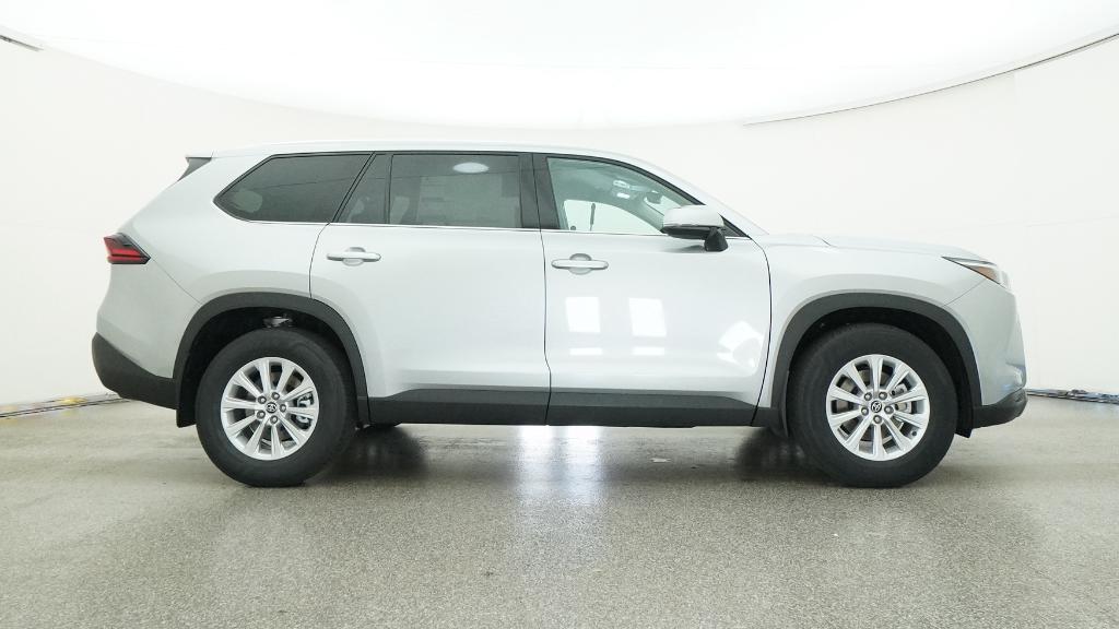 2026 Toyota Highlander XLE Hybrid photo 3