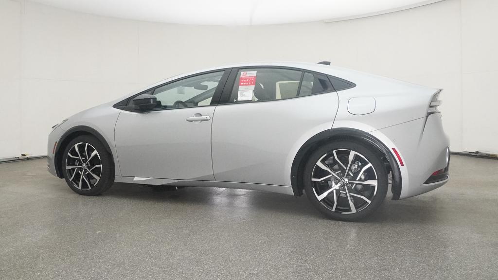 2026 Toyota Prius Plug-in Hybrid XSE Premium photo 3