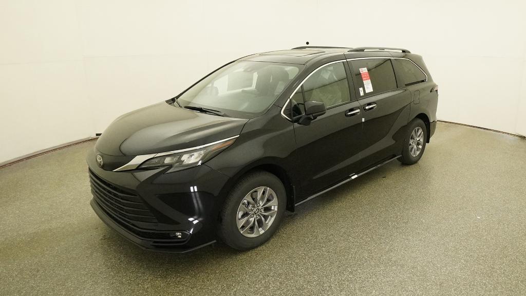 2026 Toyota Sienna XLE's photo
