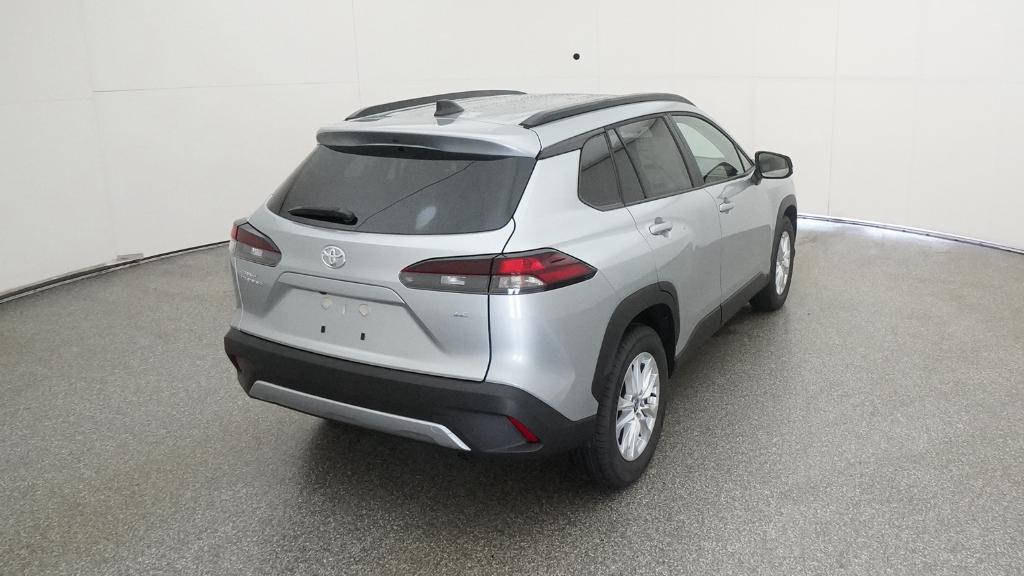 2026 Toyota Corolla Cross LE photo 4