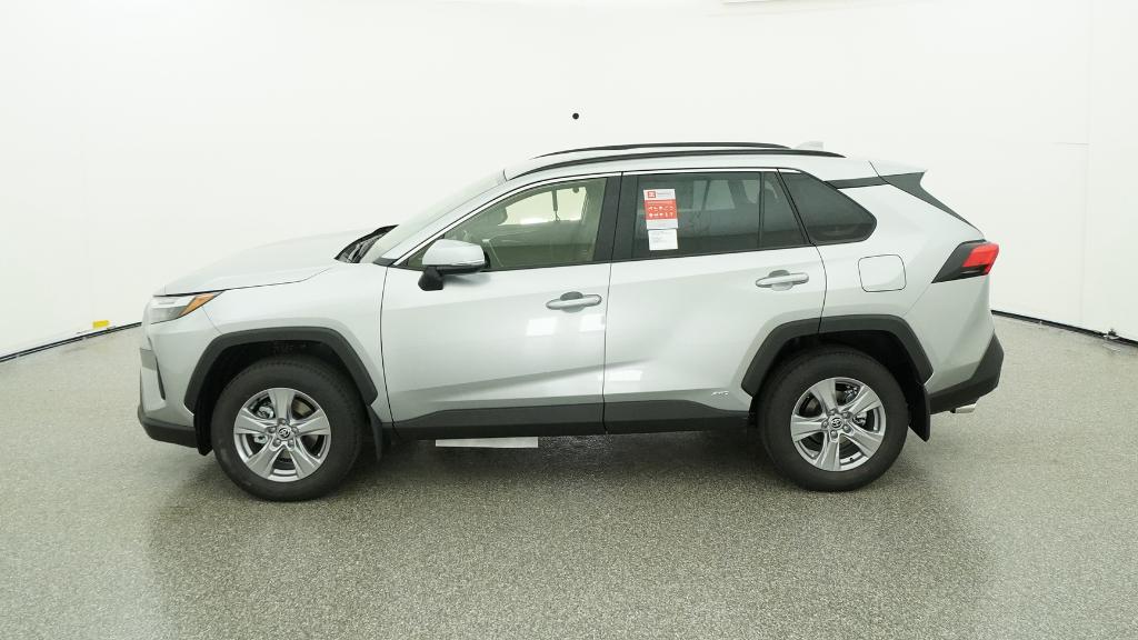 2025 Toyota RAV4 Hybrid XLE photo 2