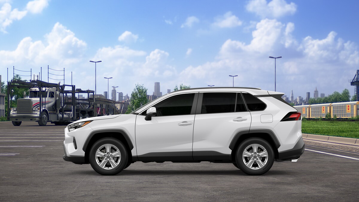 2025 Toyota RAV4 XLE photo 4