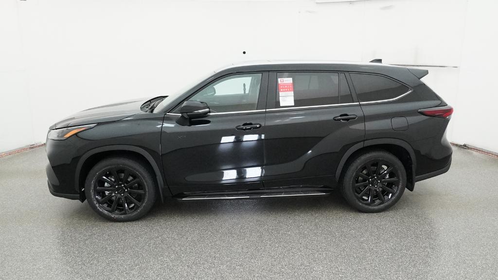 2025 Toyota Highlander XLE photo 2