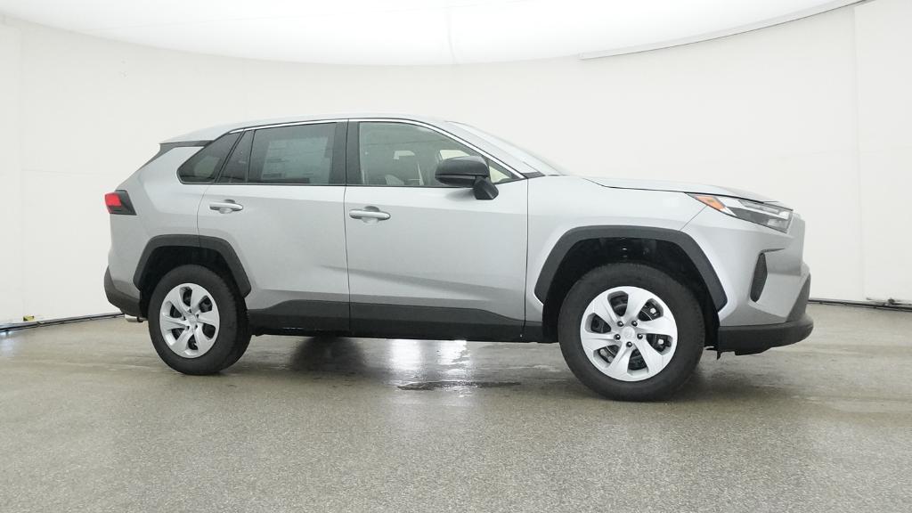 2025 Toyota RAV4 LE photo 4