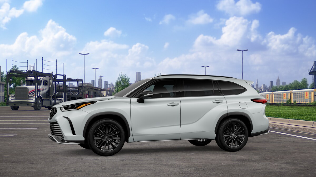 2026 Toyota Highlander XSE photo 3
