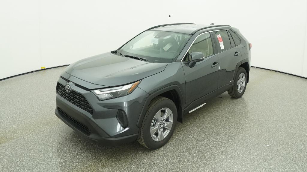 2025 Toyota RAV4 XLE's photo