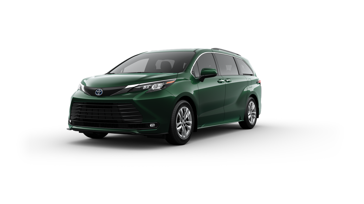 2025 Toyota Sienna XLE photo 2