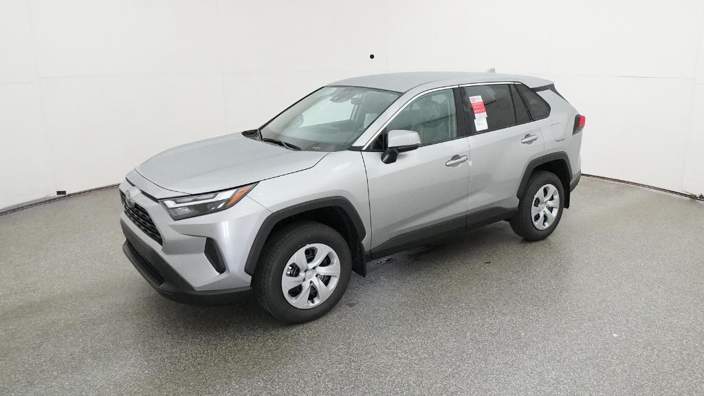 2025 Toyota RAV4 LE's photo