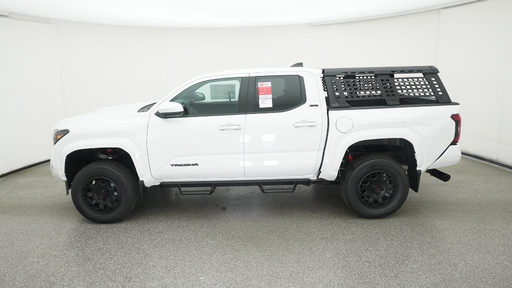 2025 Toyota Tacoma SR5 - Photo 17