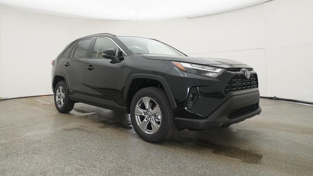 2025 Toyota RAV4 Hybrid XLE photo 2