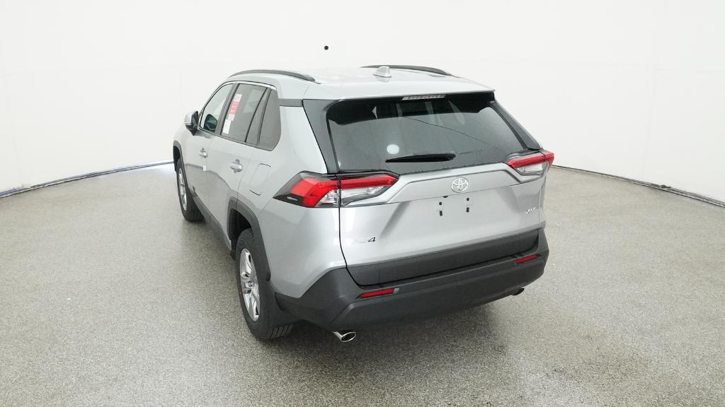 2025 Toyota RAV4 XLE photo 4