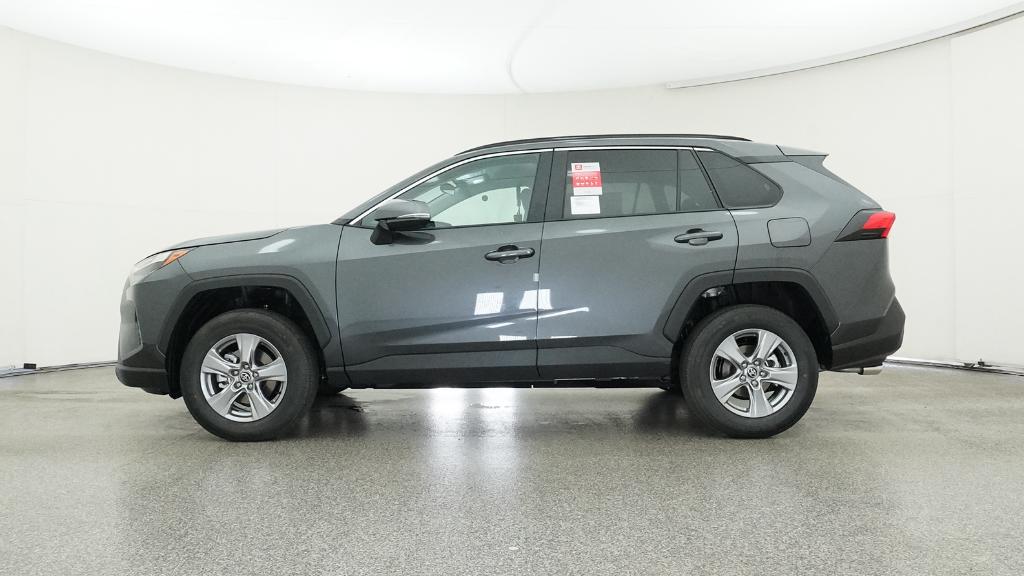 2025 Toyota RAV4 XLE photo 4