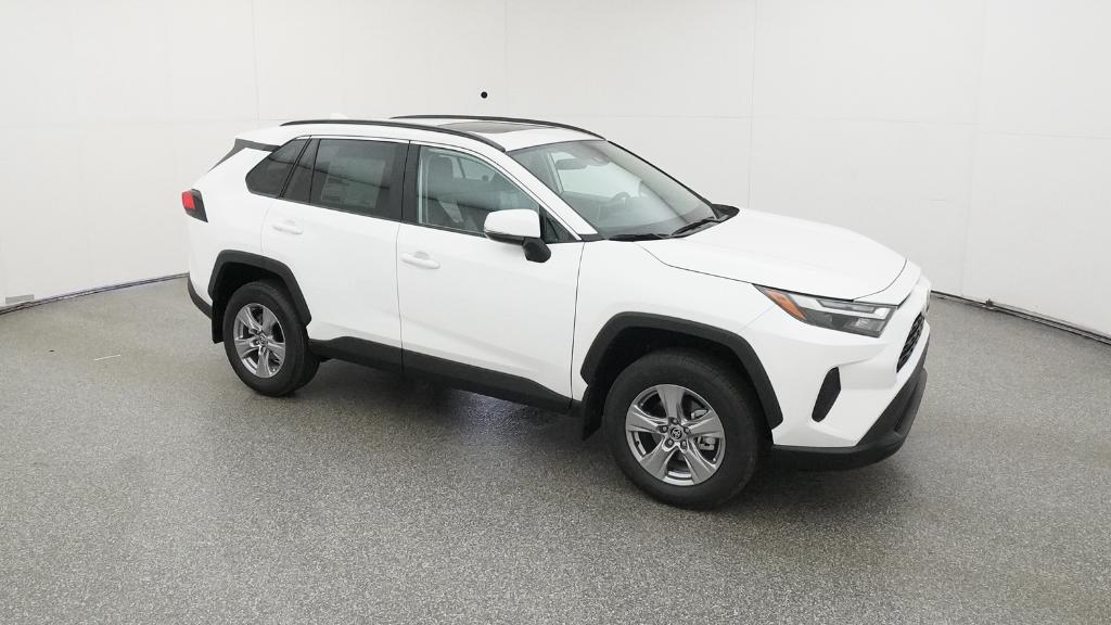 2025 Toyota RAV4 XLE photo 3