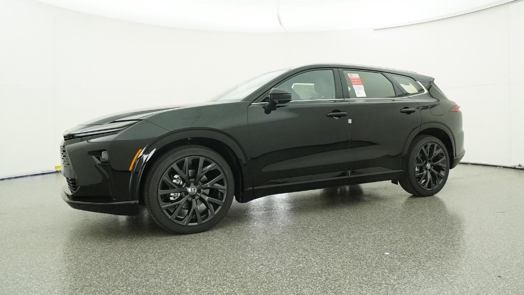 2025 Toyota Crown Signia Limited photo 4