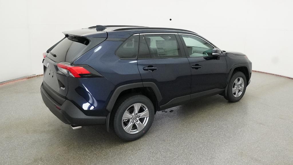 2025 Toyota RAV4 XLE photo 4