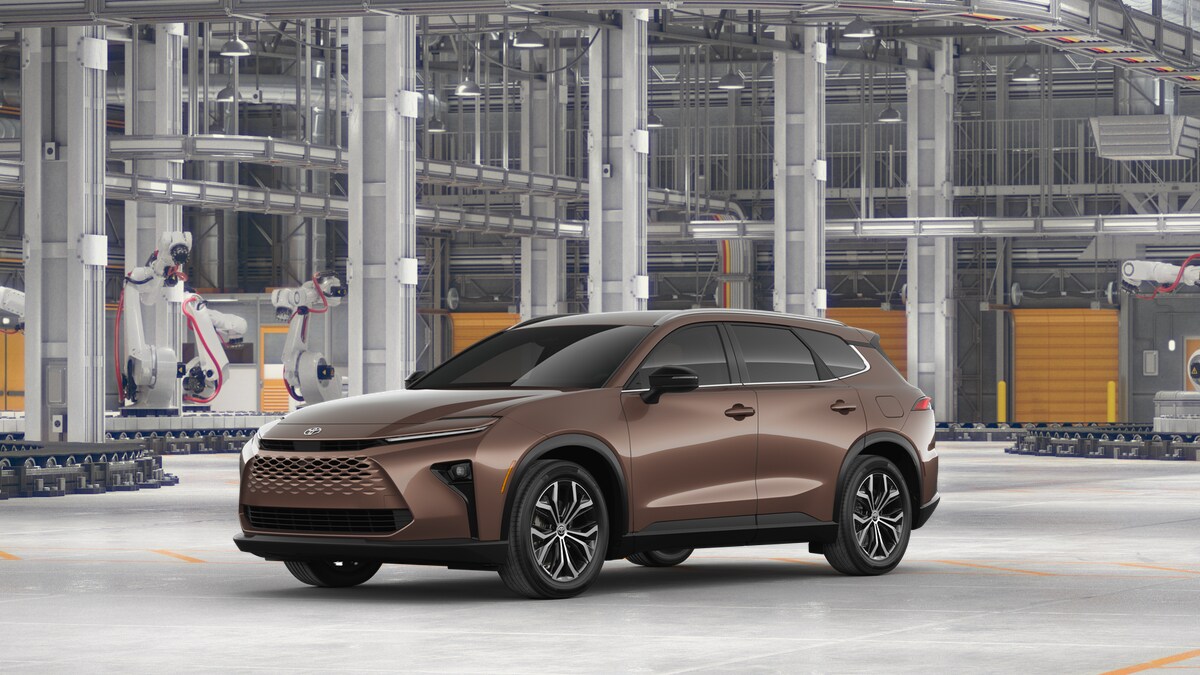 2025 Toyota Crown Signia XLE photo 2