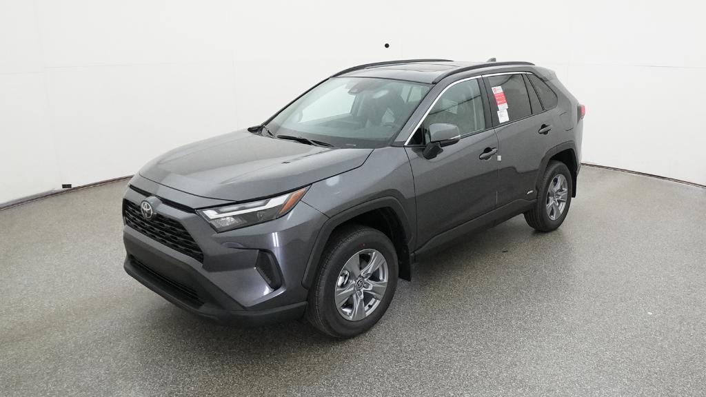 2025 Toyota RAV4 XLE's photo