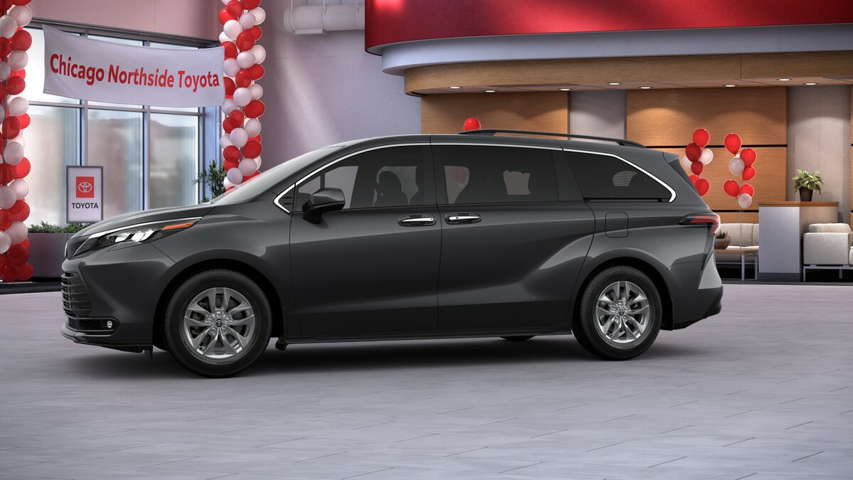2025 Toyota Sienna XLE photo 3